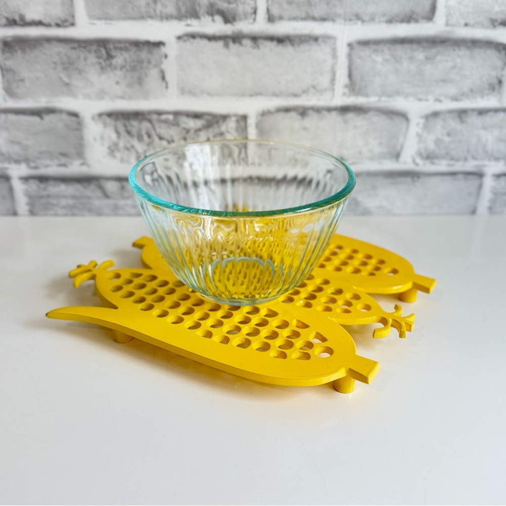 Crate&Barrel Yellow Corn-On-The-Cob Metal Trivet - Picture 4 of 8